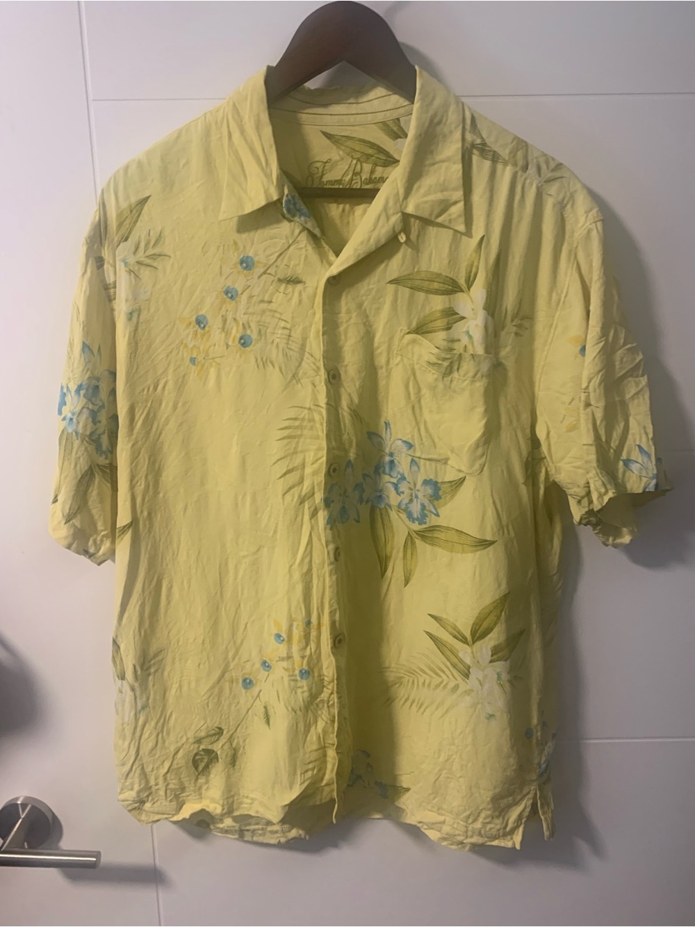 Tommy Bahama Yellow Short-Sleeve Floral Button-Down Shirt A16     100% silk